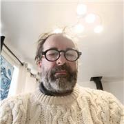 Cours tous niveaux. Je possède une licence de Lettres. J'ai aussi publié par exemple 500 Jeux avec les mots chez Larousse